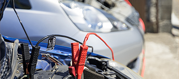 バッテリー上がりによるジャンピング作業